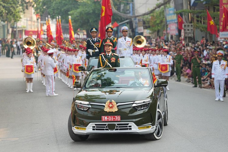 VinFast VF8 mui tran dan doan dieu binh mung chien thang Dien Bien Phu-Hinh-10