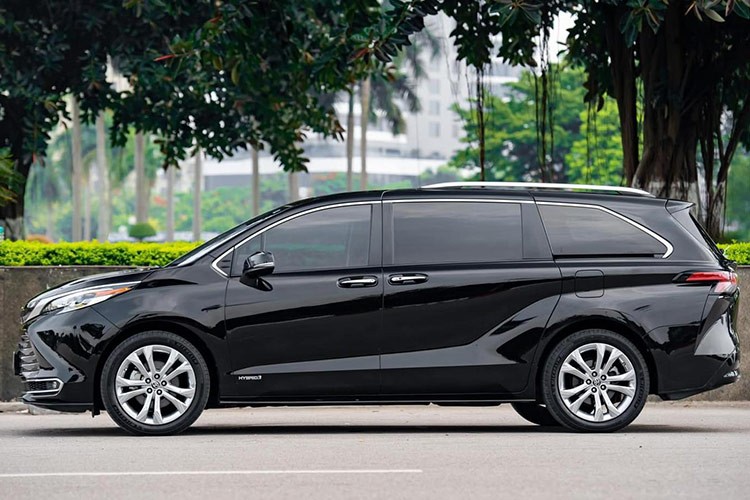 Toyota Sienna chay chan 3 nam, rao ban toi 3,9 ty o Ha Noi-Hinh-2