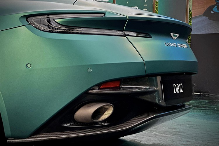 Can canh Aston Martin DB12 vua ra mat Viet Nam, tu 19,5 ty dong-Hinh-4