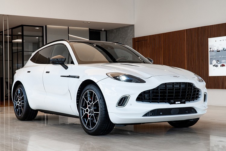 Aston Martin DBX hon 21 ty tai Viet Nam bi trieu hoi toan cau