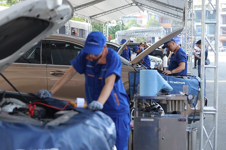 Hang nghin khach hang mien Nam trai nghiem Hyundai Care Day 2024-Hinh-4