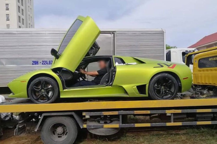 Lamborghini Murcielago tien ty bo xo o Quang Binh bi nghi... 