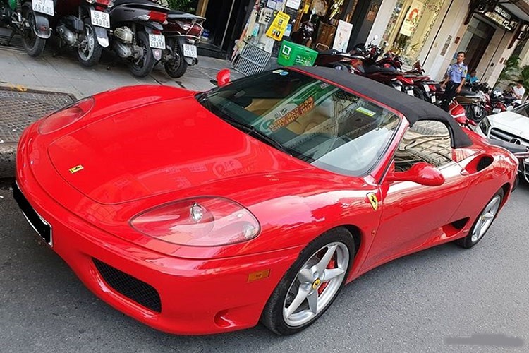 Ferrari 360 Spider mui tran ve garage oto nghin ty cua 