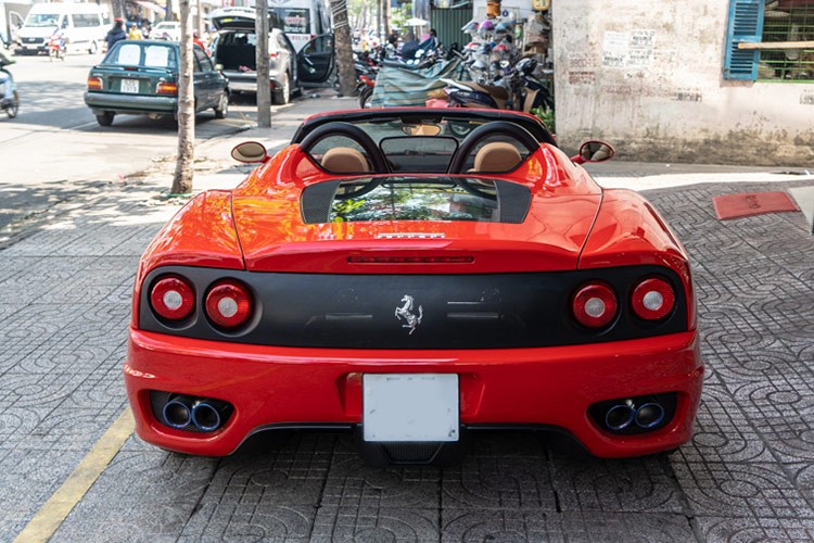 Ferrari 360 Spider mui tran ve garage oto nghin ty cua 