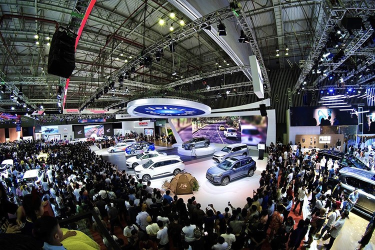 Trien lam Vietnam Motor Show 2024 - cong nghe thay doi dien mao