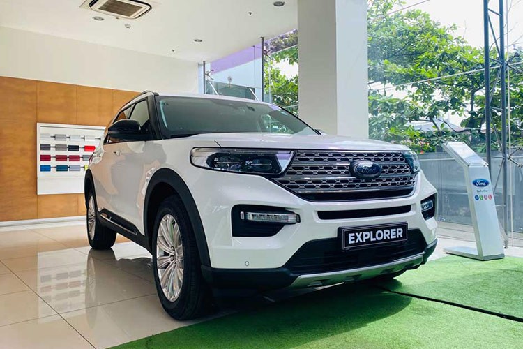 Gia xe Ford Explorer tai Viet Nam dang giam toi 70 trieu dong