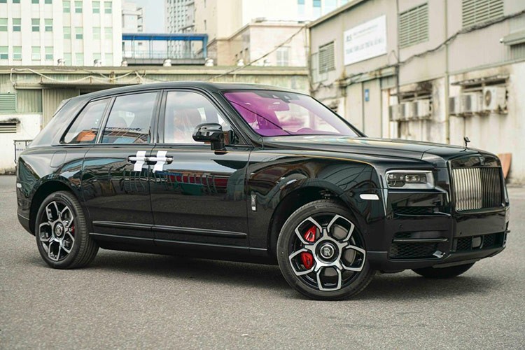 Cuc pham Rolls-Royce Cullinan Black Badge 2024 