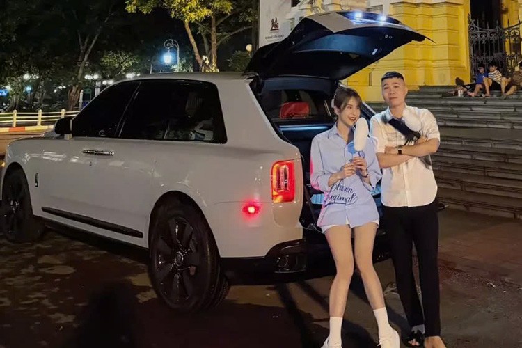 Rolls-Royce tien ty xuat hien Diep Lam Anh cung trai la co gi hot?-Hinh-2