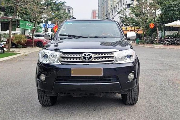 Co nen mua Toyota Fortuner chay 14 nam duoi 400 trieu tai Viet Nam?