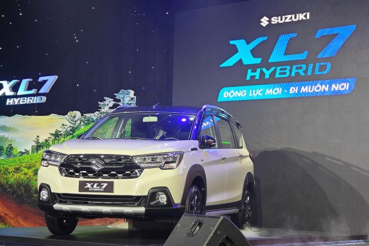 Suzuki XL7 Hybrid gia chi 599 trieu, “an” 5,9 lit xang/100 km