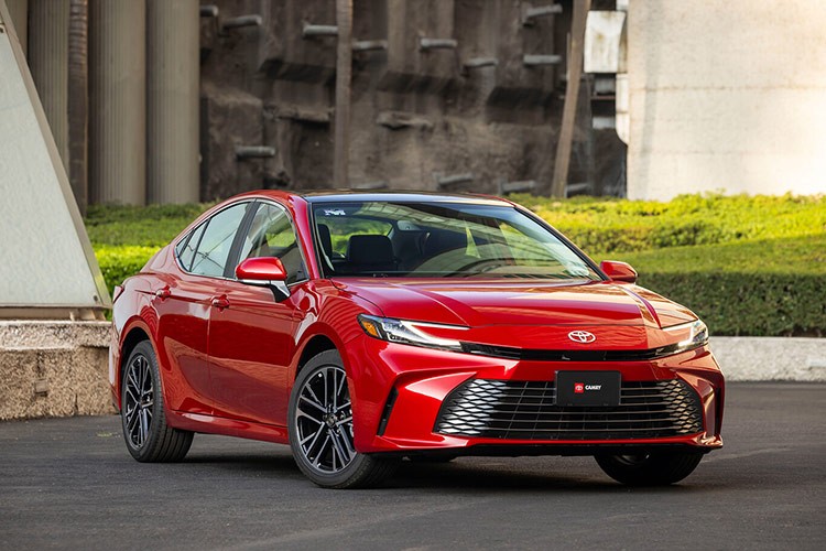 Toyota Camry 2025 