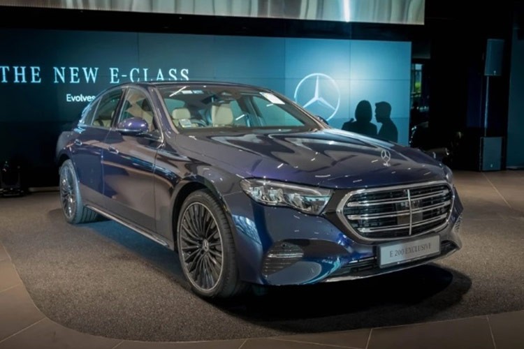 Mercedes-Benz Viet Nam giam toi 250 trieu dong cho xe sang E-Class