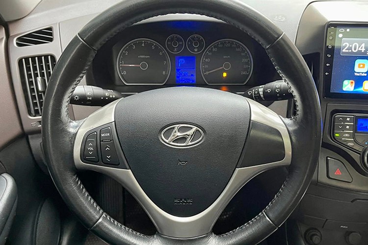 Hyundai i30 chay 14 nam, rao ban gan 300 trieu co 