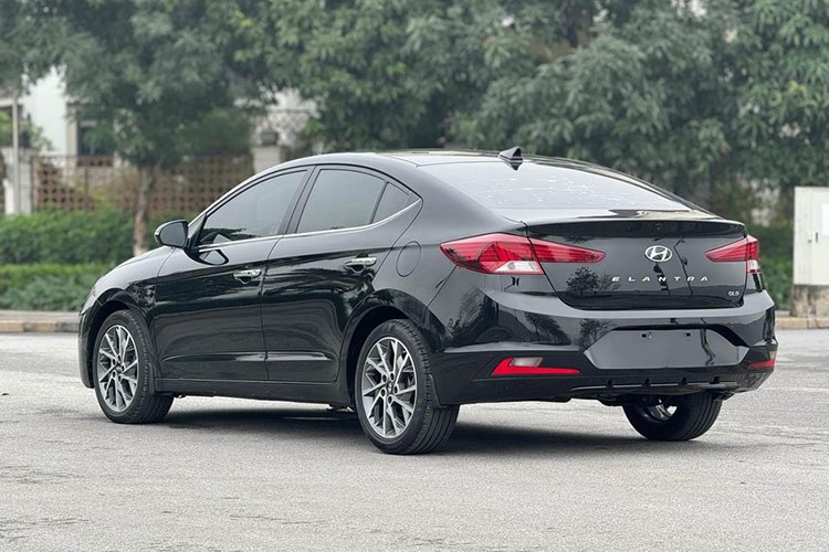 Co nen mua Hyundai Elantra chay 5 nam, duoi 500 trieu o Ha Noi?-Hinh-3