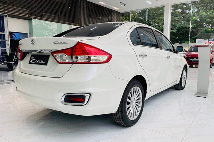 Suzuki Ciaz giam gan 105 trieu dong tai Viet Nam, co hoi 