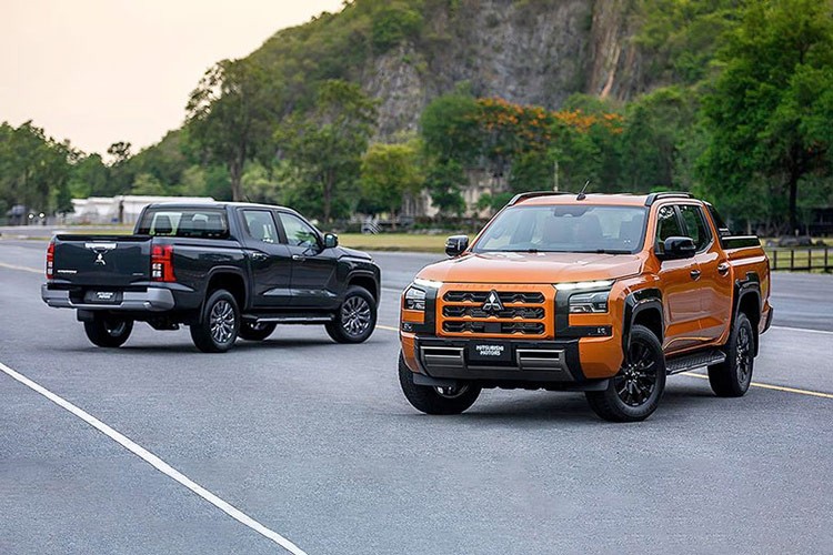 Ford Ranger vẫn là 'vua', dù Mitsubishi Triton vượt mặt Toyota Hilux