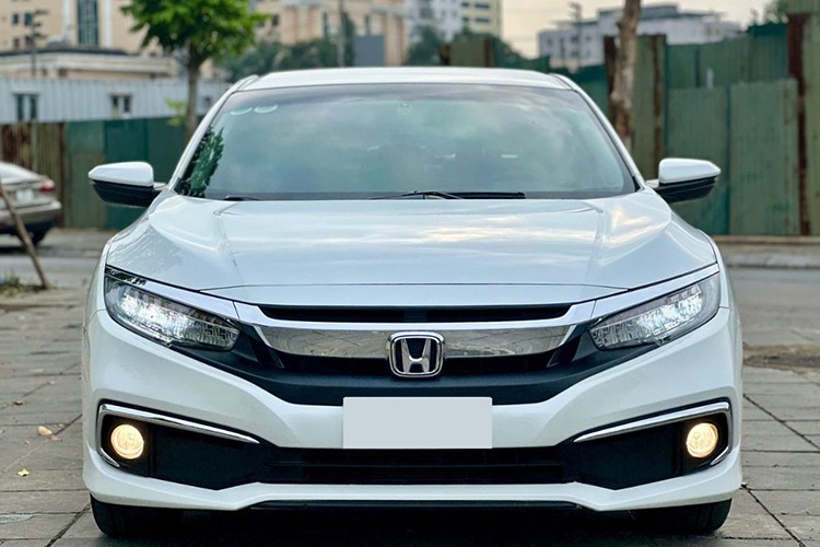 Co nen mua Honda Civic 2020 chi hon 600 trieu o Ha Noi?