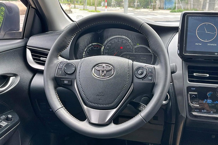 Can canh Toyota Vios 2023 