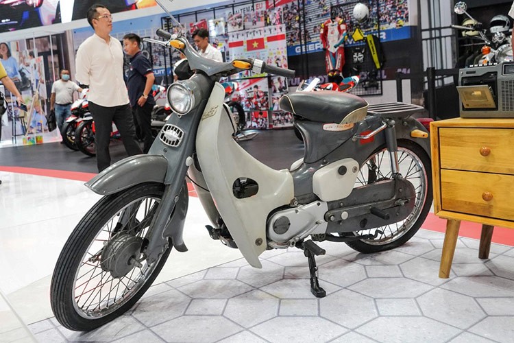 Ngam xe may Honda Super Cub 