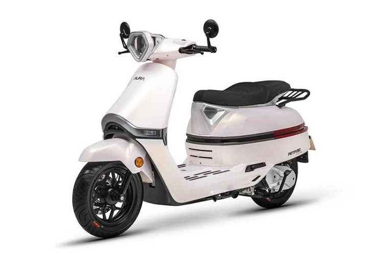 Aura Halo Penta chi 49 trieu dong, doi thu Honda SH va Vespa-Hinh-8