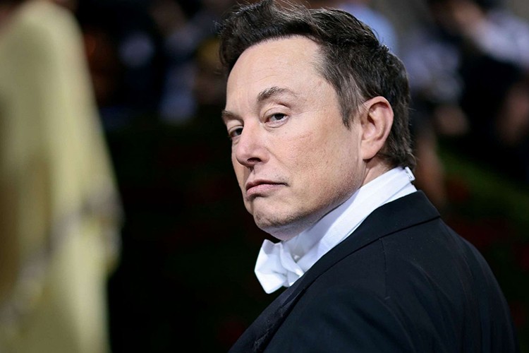 Elon Musk la nguoi dau tien co tren 400 ty USD