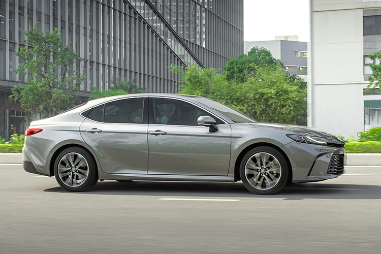 Toyota Viet Nam chot gia Camry 2024, cao nhat hon 1,5 ty dong-Hinh-10