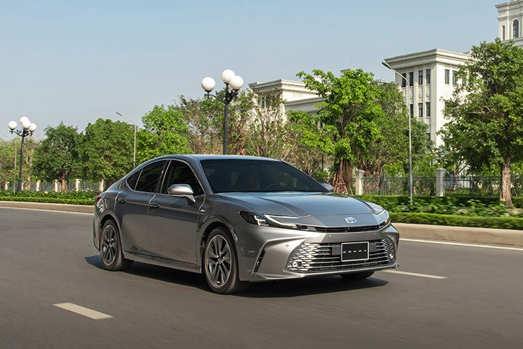 Toyota Viet Nam chot gia Camry 2024, cao nhat hon 1,5 ty dong-Hinh-11