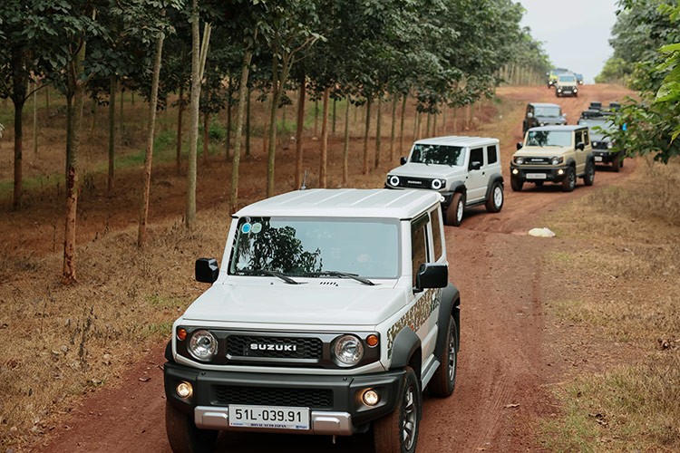 Cuoc hoi ngo lon cua cong dong Suzuki Jimny tren san choi rally-Hinh-3