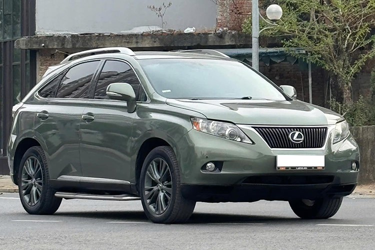 Lexus RX350 chay 15 nam tai Viet Nam van co gia hon 700 trieu