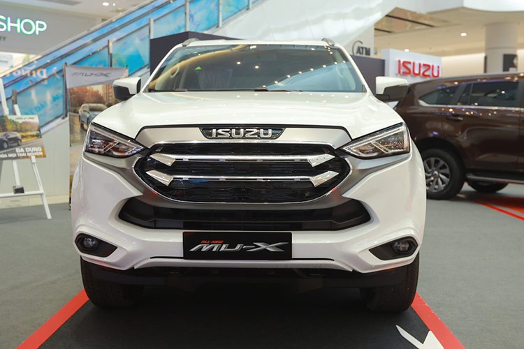 Isuzu mu-X Premium tai Viet Nam giam toi 240 trieu mong thoat e