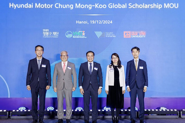 Hyundai Motor Chung Mong-Koo tang hoc bong cho sinh vien Viet Nam