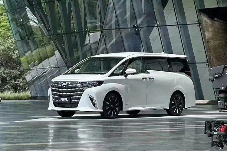 Toyota Alphard 2025 ban tiet kiem xang, khoi diem chi 1,81 ty dong-Hinh-10