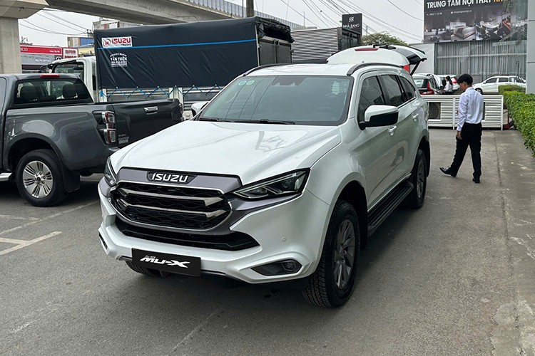 Isuzu mu-X giam toi 250 trieu tai Viet Nam, cuu doanh so 2024