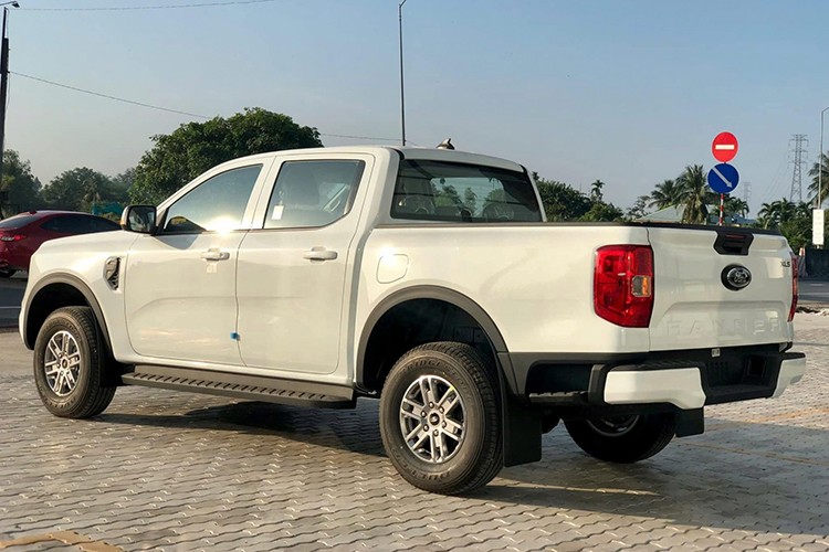 Ford Viet Nam cap nhat Ranger XLS+, gia ban 733 trieu dong-Hinh-7