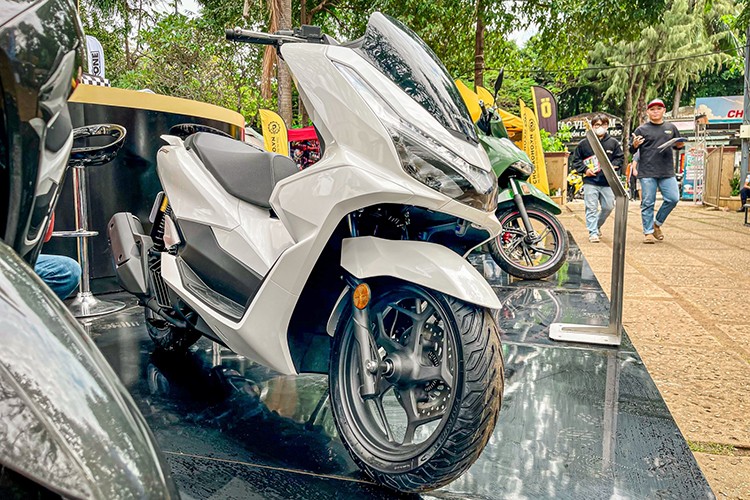 Honda PCX e nhat Viet Nam 