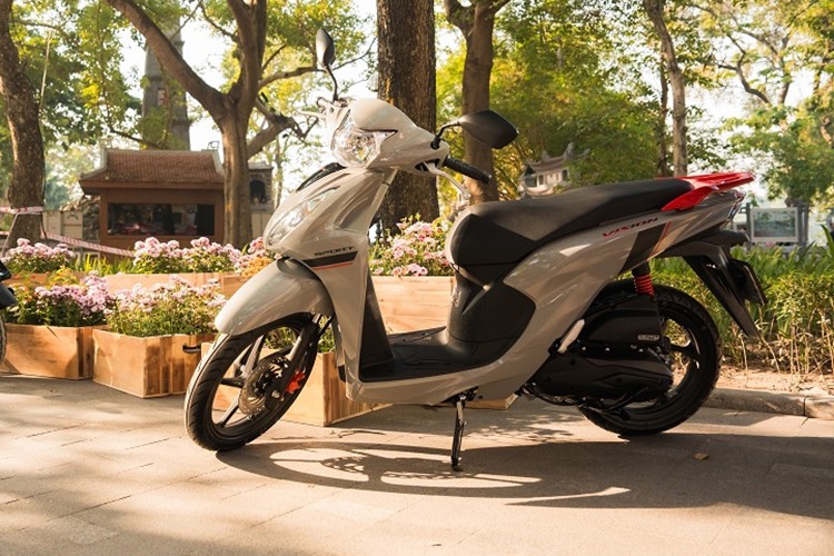 Yamaha Janus vs Honda Vision, chon thoi trang hay tiet kiem choi Tet?-Hinh-2