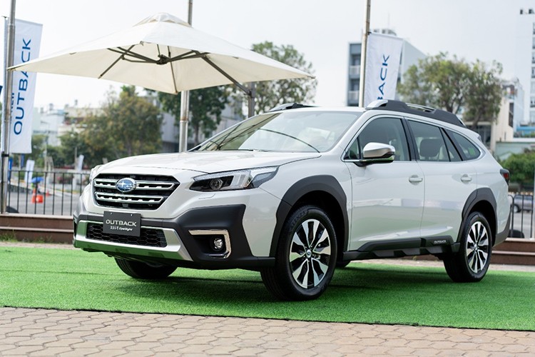 Subaru Outback tai Viet Nam giam gia 