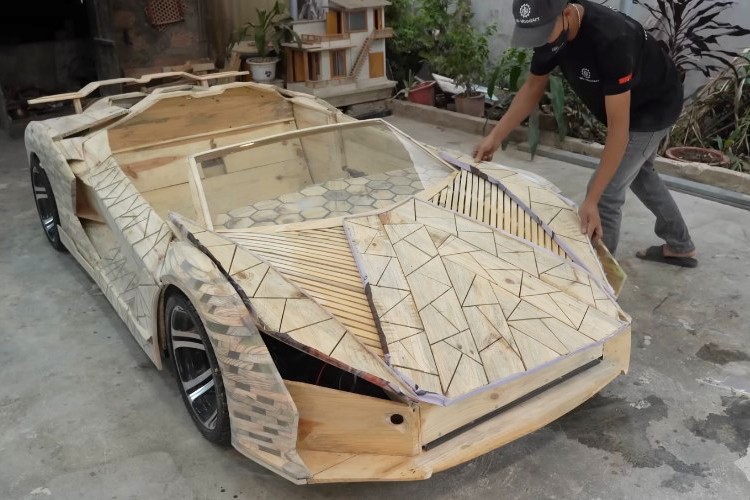 Lamborghini Revuelto 