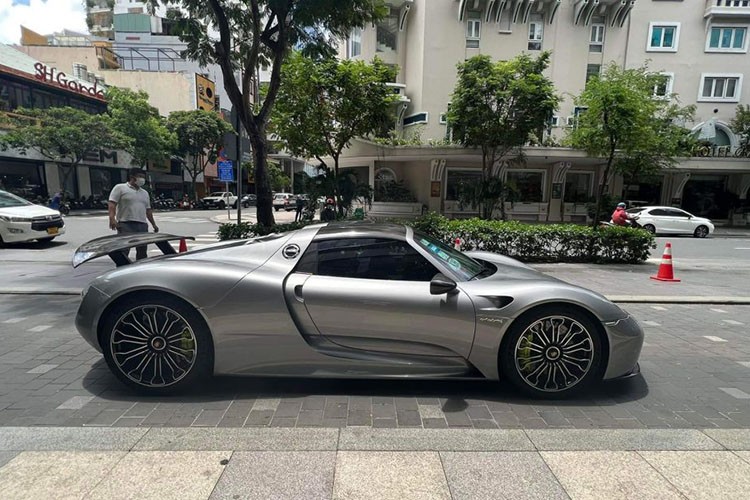 Porsche 918 Spyder sieu hiem ra pho choi Tet sau 2 nam “o an”-Hinh-2