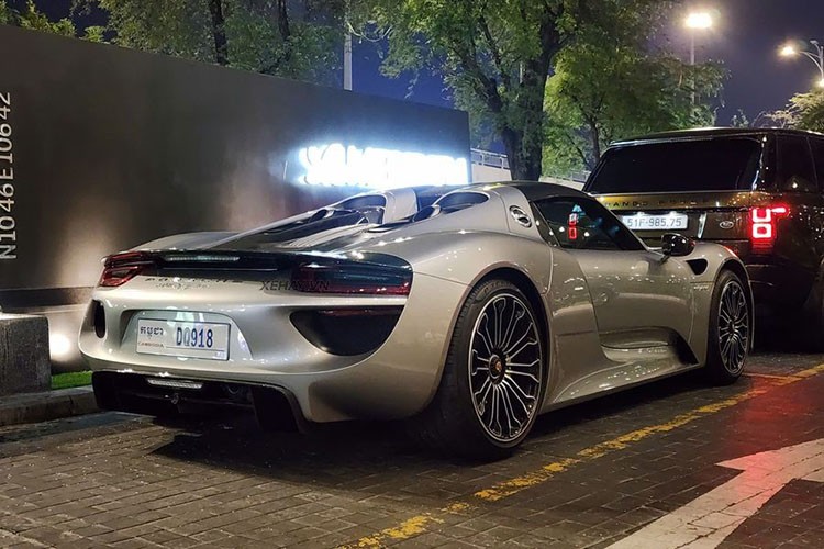 Porsche 918 Spyder sieu hiem ra pho choi Tet sau 2 nam “o an”-Hinh-6