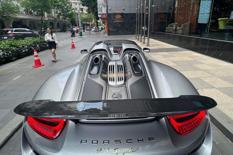 Porsche 918 Spyder sieu hiem ra pho choi Tet sau 2 nam “o an”-Hinh-3