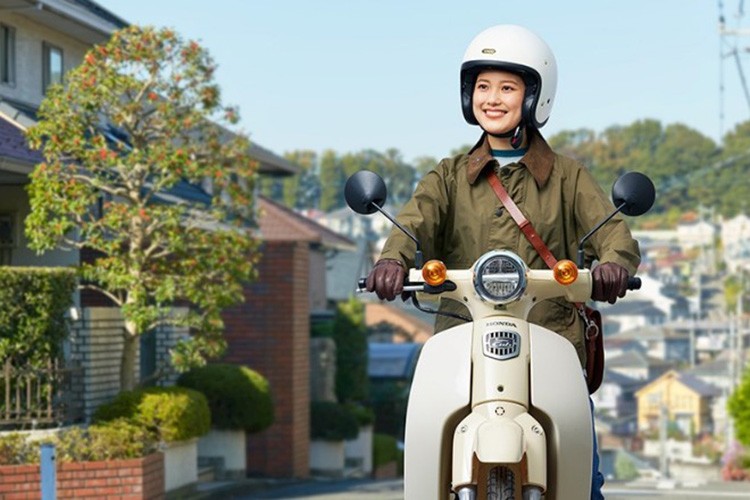 Cận cảnh Honda Super Cub 110 2025 giá hơn 48 triệu đồng - Hình 3 Can canh Honda Super Cub 110 2025 gia hon 48 trieu dong-Hinh-3