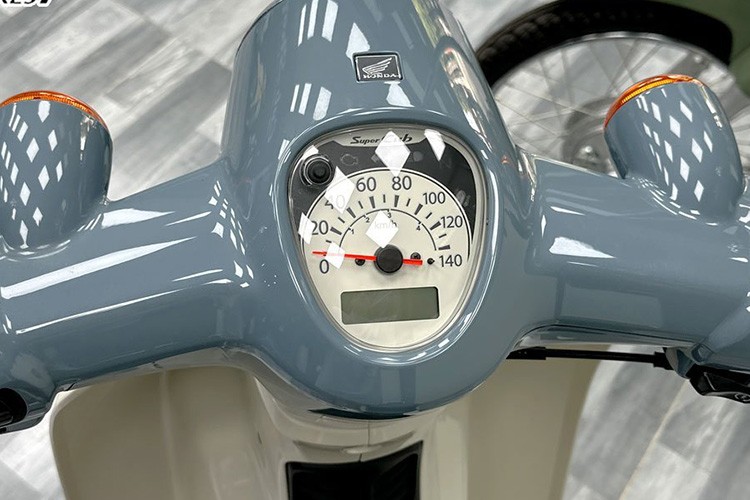 Cận cảnh Honda Super Cub 110 2025 giá hơn 48 triệu đồng - Hình 4 Can canh Honda Super Cub 110 2025 gia hon 48 trieu dong-Hinh-4