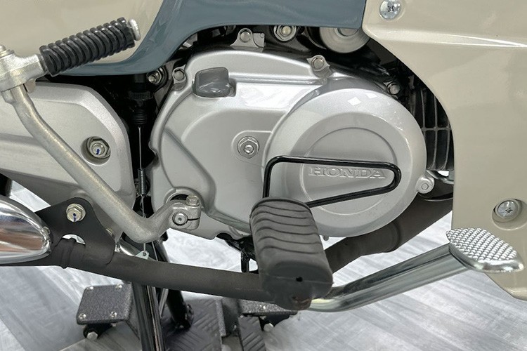 Cận cảnh Honda Super Cub 110 2025 giá hơn 48 triệu đồng - Hình 6 Can canh Honda Super Cub 110 2025 gia hon 48 trieu dong-Hinh-6