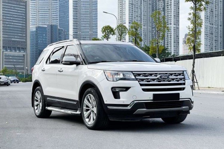 Hon 4.000 xe Ford Explorer tai Viet Nam 