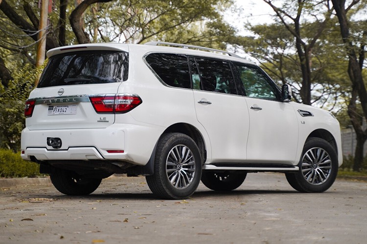 Nissan Patrol đời cũ "cháy hàng" trước ngày thế hệ mới ra mắt - Hình 2 Nissan Patrol doi cu