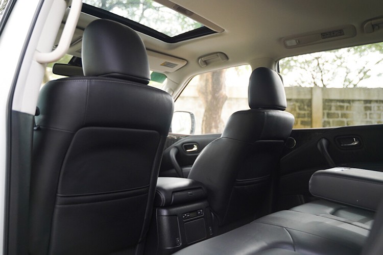 Nissan Patrol đời cũ "cháy hàng" trước ngày thế hệ mới ra mắt - Hình 7 Nissan Patrol doi cu