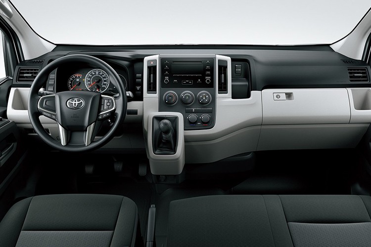 "Soi" Toyota Hiace 2025 độ xe đua, chi phí từ 23,9 triệu đồng - Hình 5