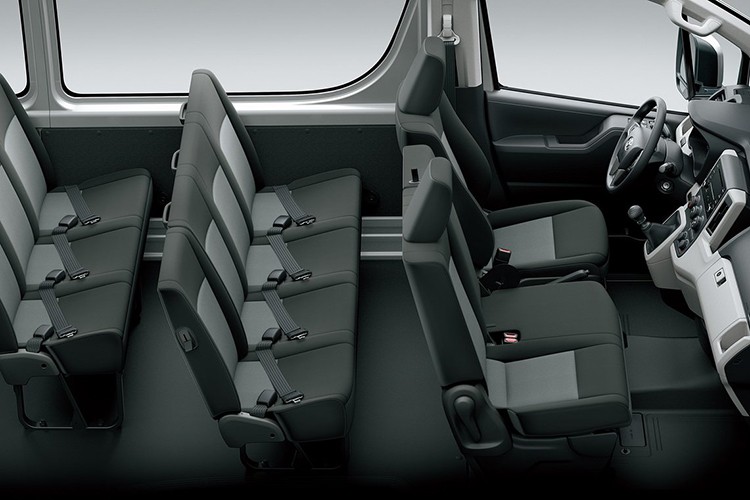 "Soi" Toyota Hiace 2025 độ xe đua, chi phí từ 23,9 triệu đồng - Hình 6