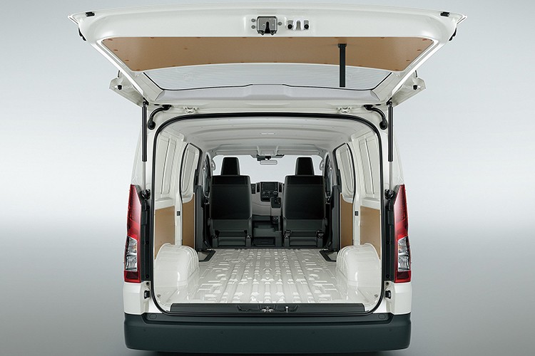 "Soi" Toyota Hiace 2025 độ xe đua, chi phí từ 23,9 triệu đồng - Hình 7
